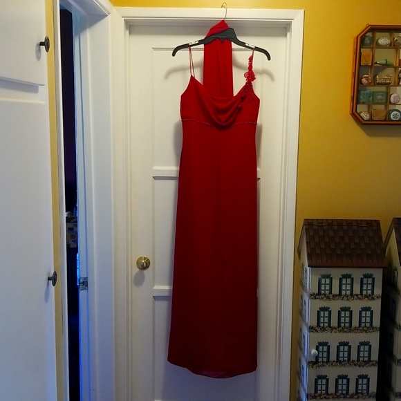 🔥Sizzling🔥 Red Full Length Dress With Matching Scarf - Picture 1 of 9